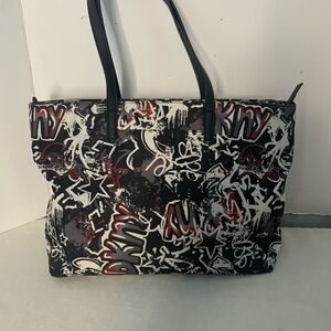 Beautiful Donna Karen, in New York tote